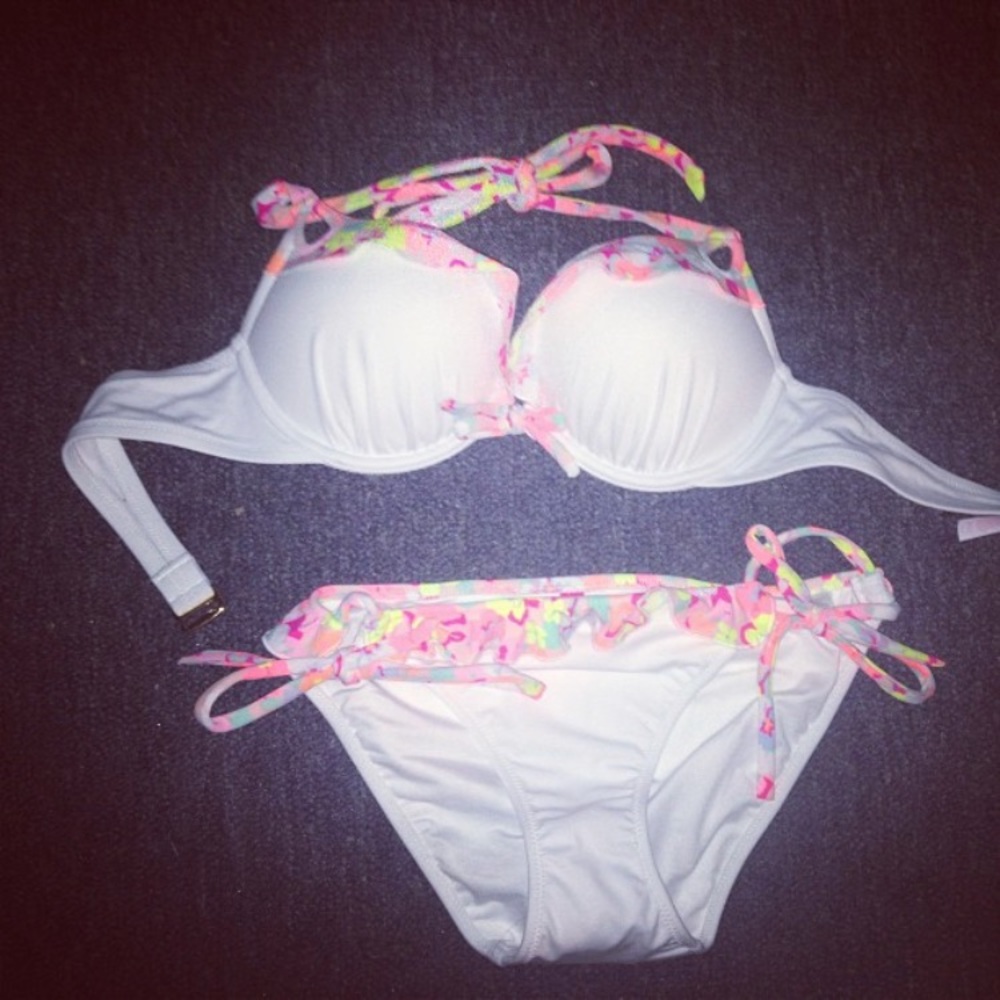 Victoria’s Secret push up bikini set. 34A/small